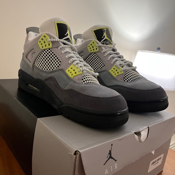 Men’s 10 - Jordan 4 Retro SE Neon 95 2020 CT5342-007 New Priced At $400+ main image 10